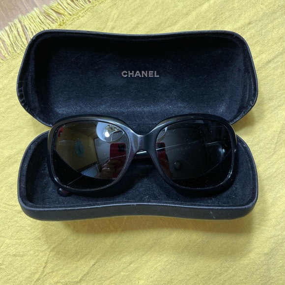 Authentic Chanel Sunnies with Chanel Case GUC - Picture 1 of 9